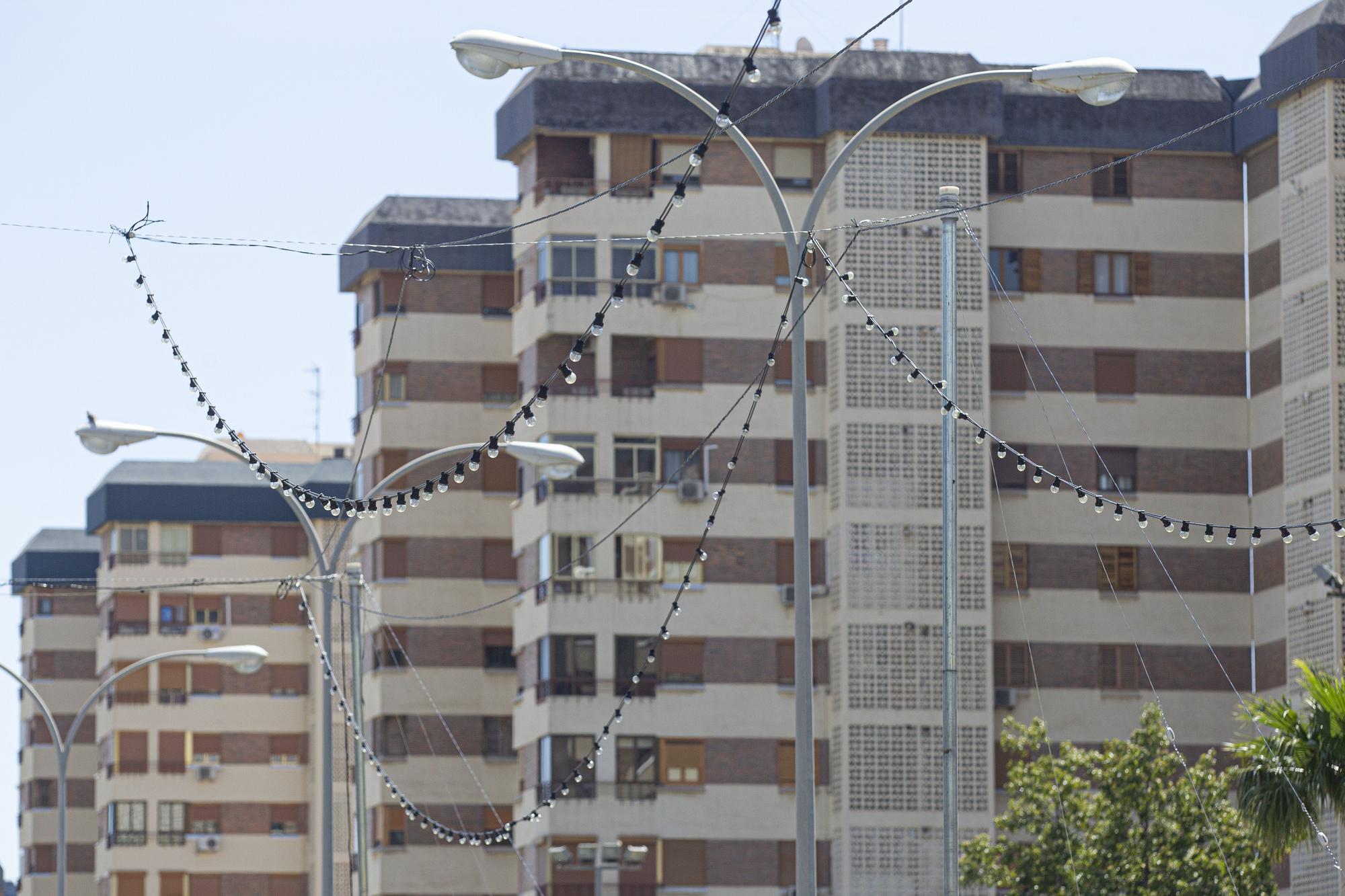 Instalación de luces de Hogueras