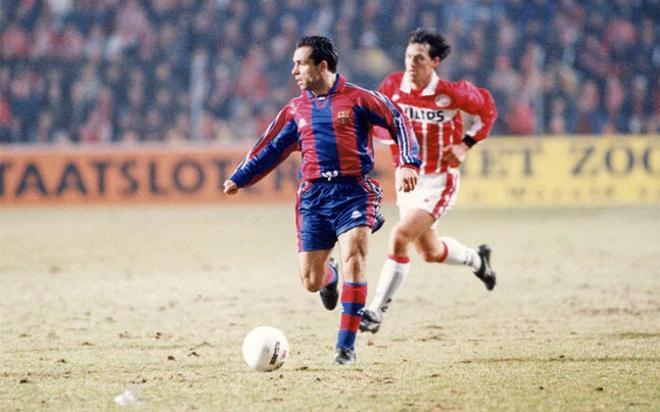 Sergi Barjuan como jugador del FC Barcelona, en partido de Copa de la Uefa 95/96 contra el PSV Eindhoven