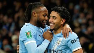 Semenyo (derecha) celebra un gol del City con Marmoush.