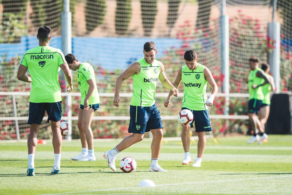 La pretemporada del Levante, en imágenes