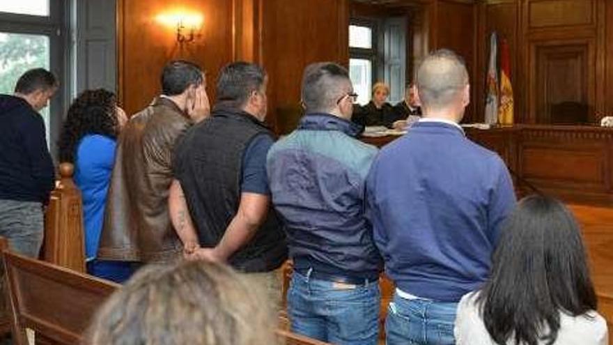 Los acusados en el juicio celebrado en Pontevedra. // G. S.