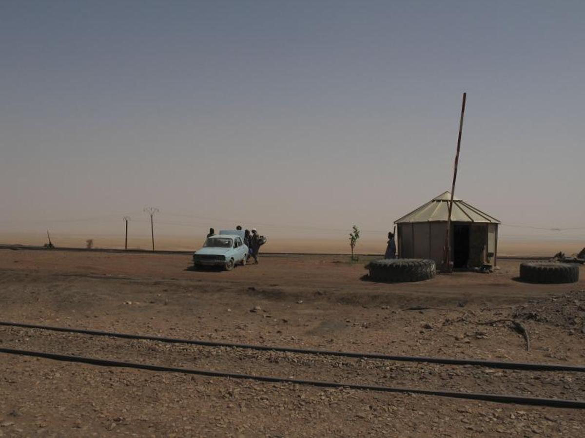 Un puesto de control policial fronterizo mauritano junto al Sáhara Occidental.
