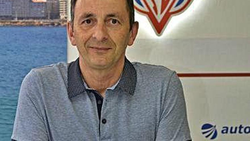 Javier Bardanca, entrenador del Silva.