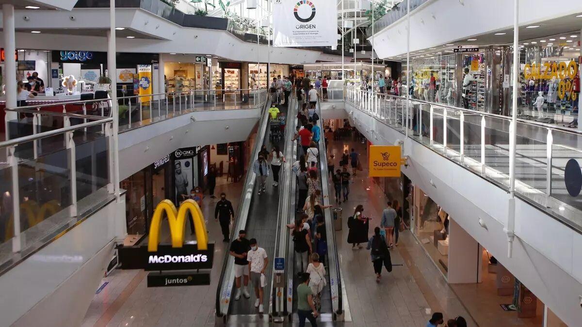 Público en el centro comercial El Arcángel, en una imagen de archivo