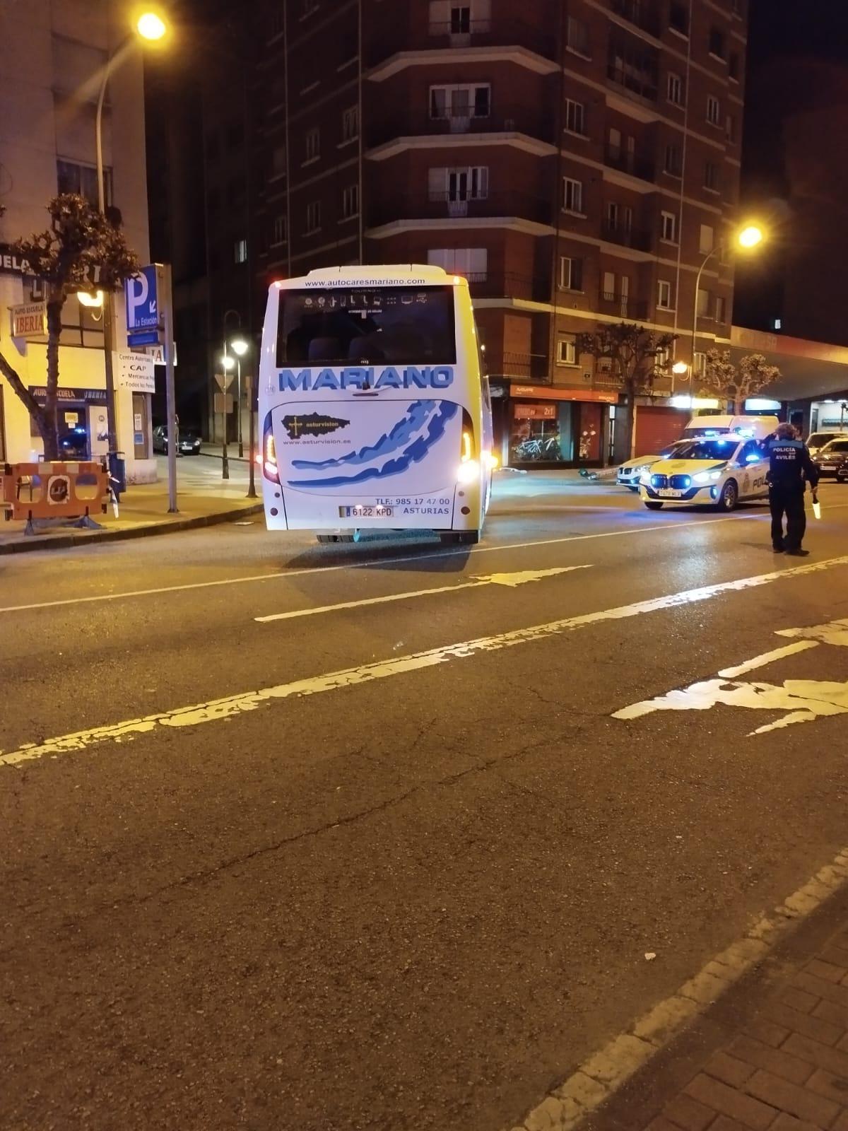 El autobús que el detenido utilizó para circular desde Gijón hasta Avilés.