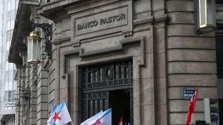 Concentración en A Coruña en favor de la continuidad de la marca Pastor