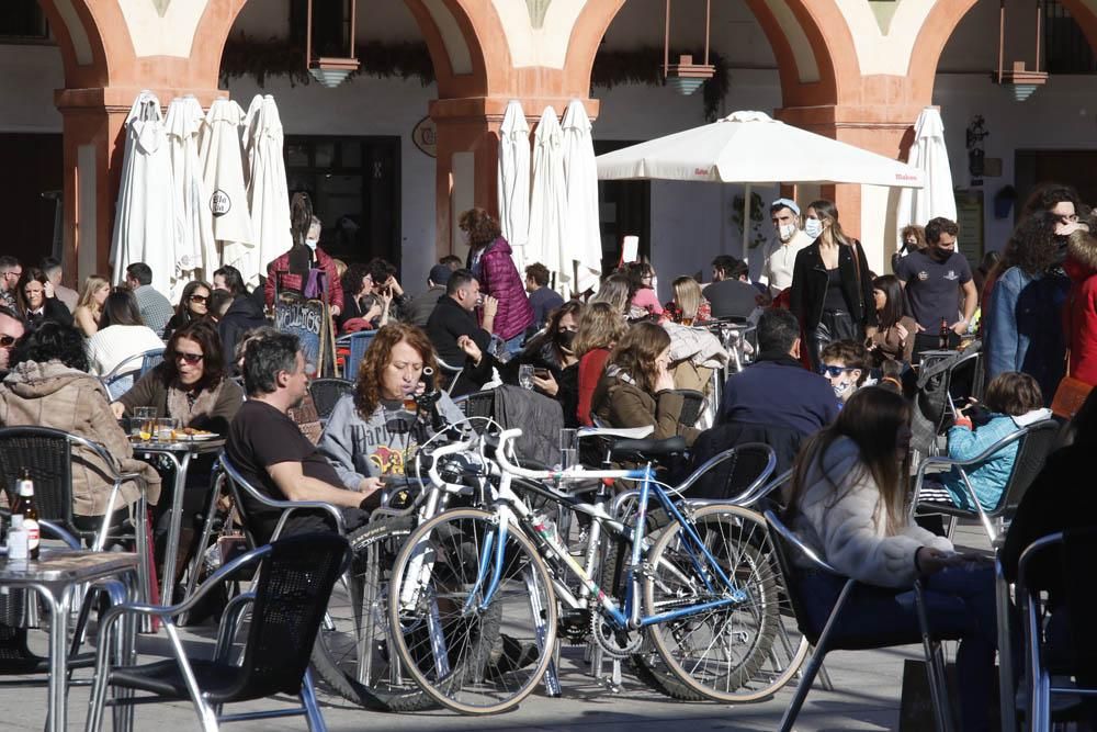 Sábado de sol, rebajas y terrazas antes de la entrada en vigor de las nuevas restricciones