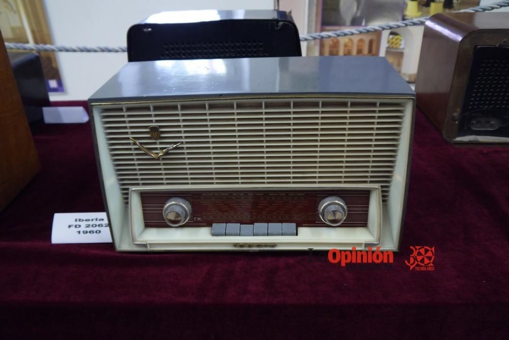 Exposición de radios antiguas en Cieza