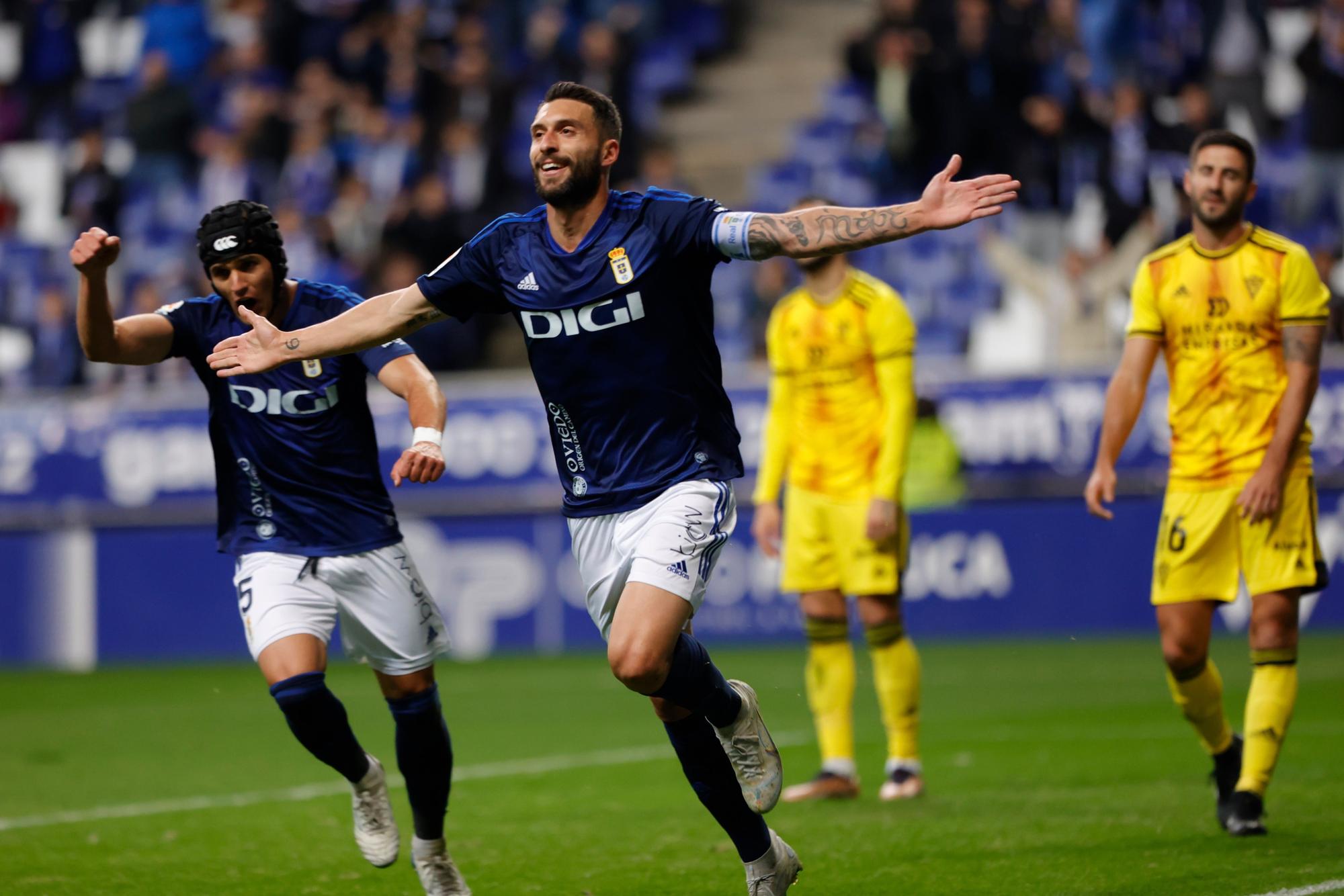 EN IMÁGENES: El Oviedo gana en casa por 1-0 frente al Mirandés