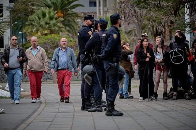 Insultos a la entrada del mitin de VOX