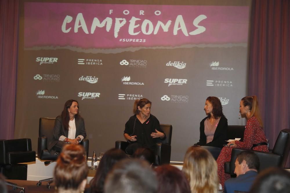 Debate entre Campeonas en el tercer Foro 25 años de SUPER, en imágenes