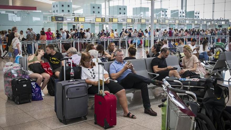 La crisis en El Prat continuará  al menos hasta el jueves