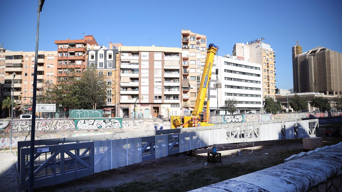 Trabajos de montaje del nuevo puente del CAC.