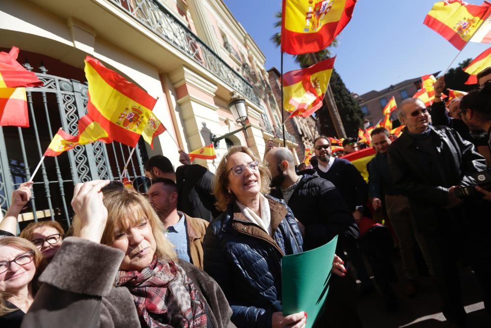 Más de 2.000 personas claman por "la unidad de España" frente al Ayuntamiento de Murcia