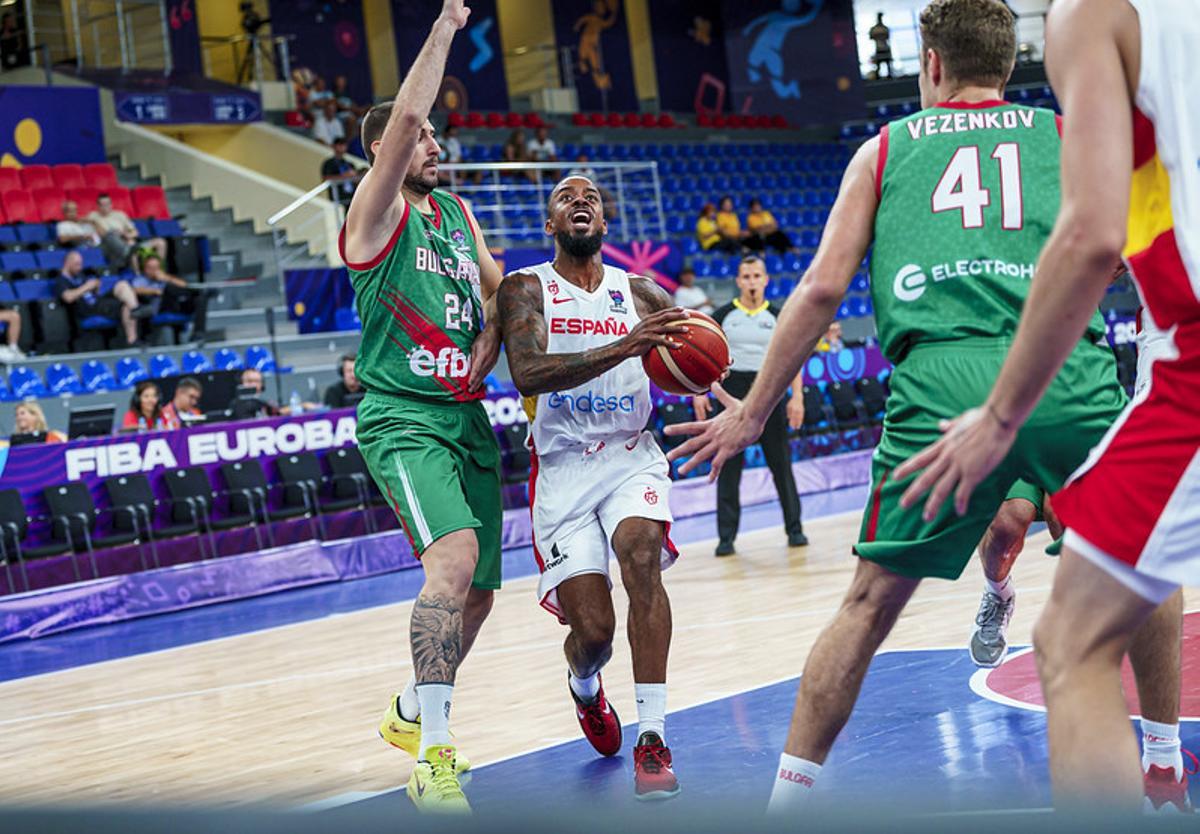 Espanya mostra les seves ganes en una positiva estrena en l’Eurobasket