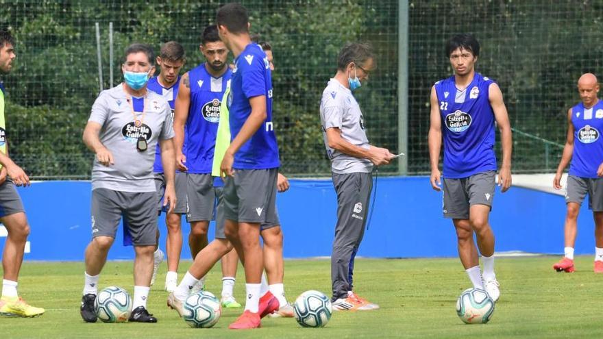 Futbolistas del Dépor en el último entrenamiento previo al partido aplazado contra el Fuenlabrada.