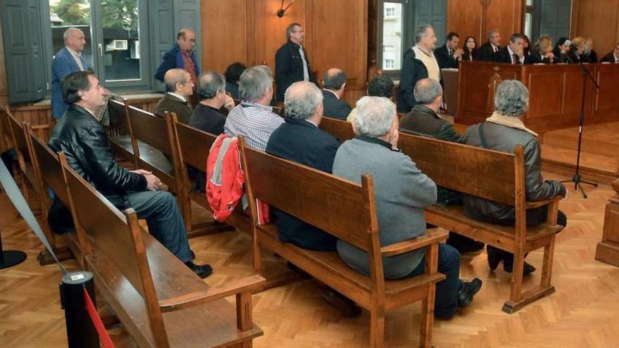 Los acusados durante la celebración del juicio ayer en la Sección Segunda de la Audiencia Provincial. // Rafa Vázquez