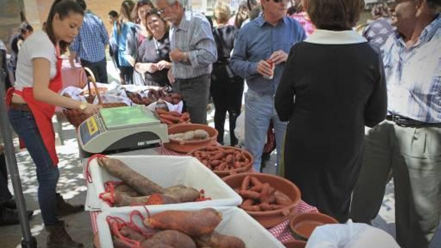 Benilloba celebra el mercado del Viernes Santo