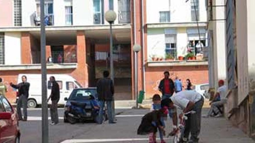 35 familias de Los Colorines de Badajoz piden a la Junta cambiar de vivienda por inseguridad