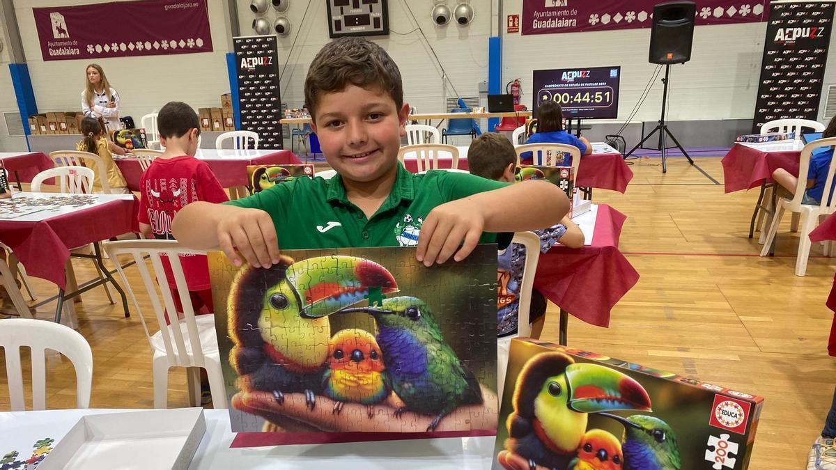 Julen González Alfonsín, con el puzle que tuvo que armar en el Campeonato de España de Puzles celebrado en Guadalajara.