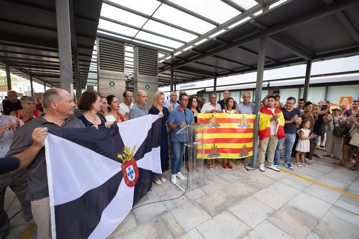 Todas las imágenes de la concentración en Ibiza en solidaridad con Ceuta Todas las imágenes de la concentración en Ibiza en solidaridad con Ceuta