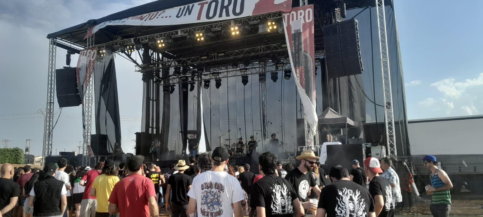 GALERÍA | La primera jornada del Festival "Vintoro" llena Toro de rock, "fuego" y un gran ambiente