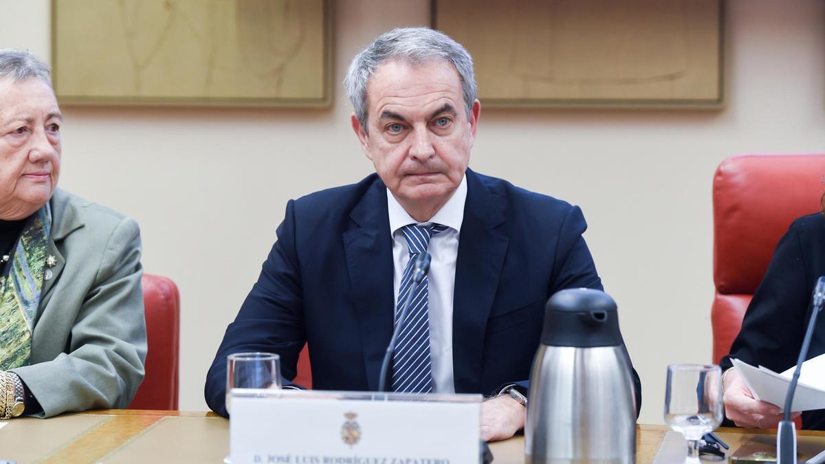 Un juez de la Audiencia Nacional incoa diligencias contra Zapatero y pregunta a Fiscalía si puede investigar si apuntaló el régimen de Maduro Un juez de la Audiencia Nacional incoa diligencias contra Zapatero y pregunta a Fiscalía si puede investigar si apuntaló el régimen de Maduro