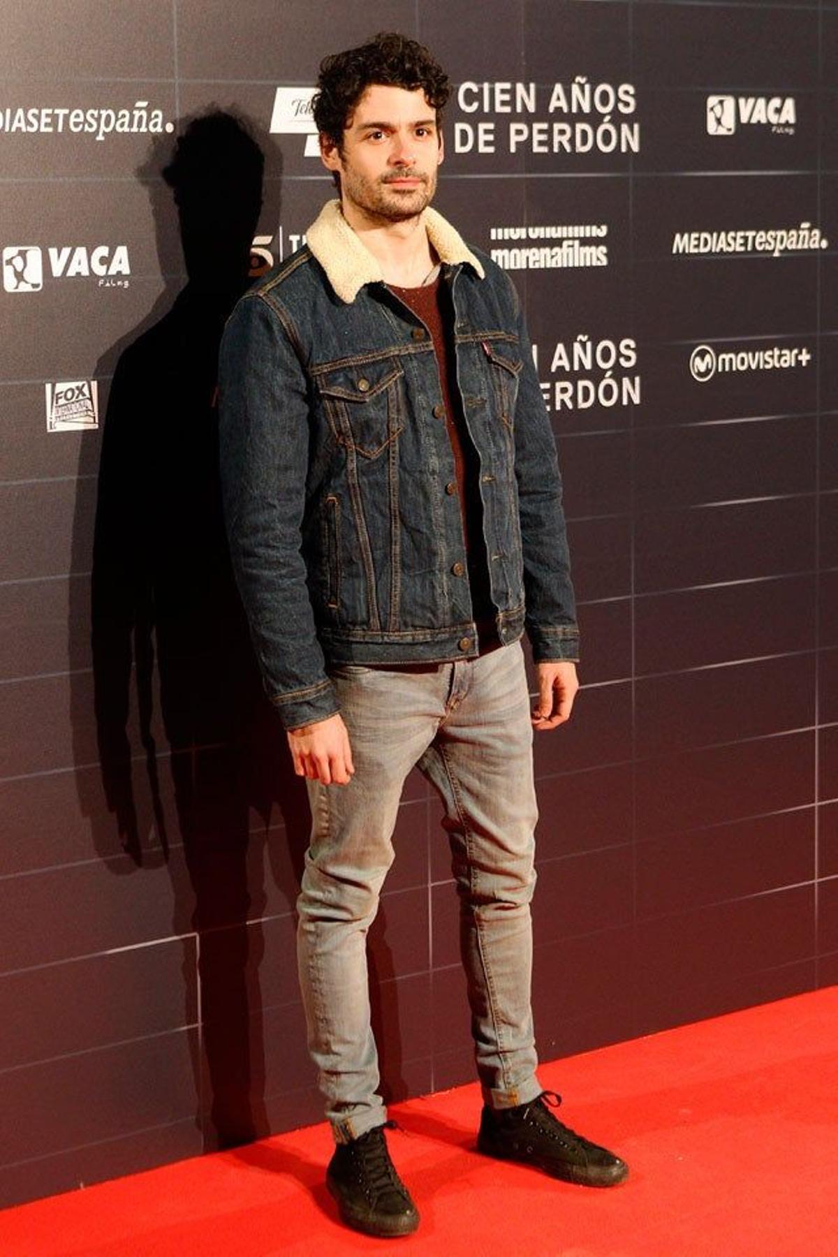 Nicolás Romero, en la première de Cien años de perdón.