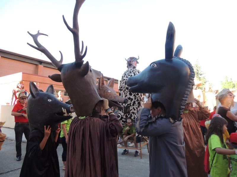 Gigantes y cabezudos en Camarzana de Tera