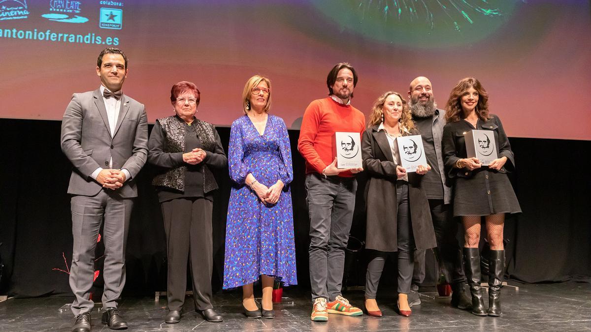 El alcalde Juan Antonio Sagredo con los premiados en la séptima edición