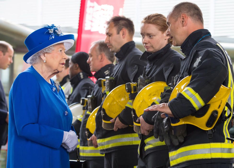 La Reina visita a las víctimas del incendio