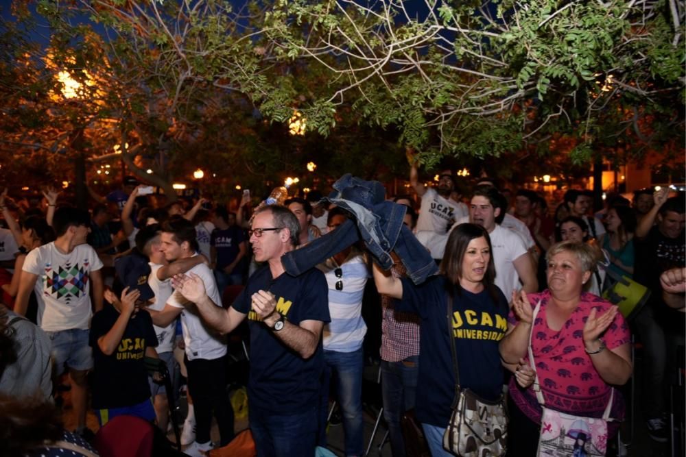 Los aficionados del UCAM lo celebran desde la universidad