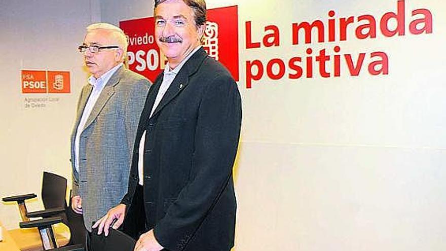 Fidel Rodríguez y Alfredo Carreño, ayer, en la Casa del Pueblo de Oviedo.