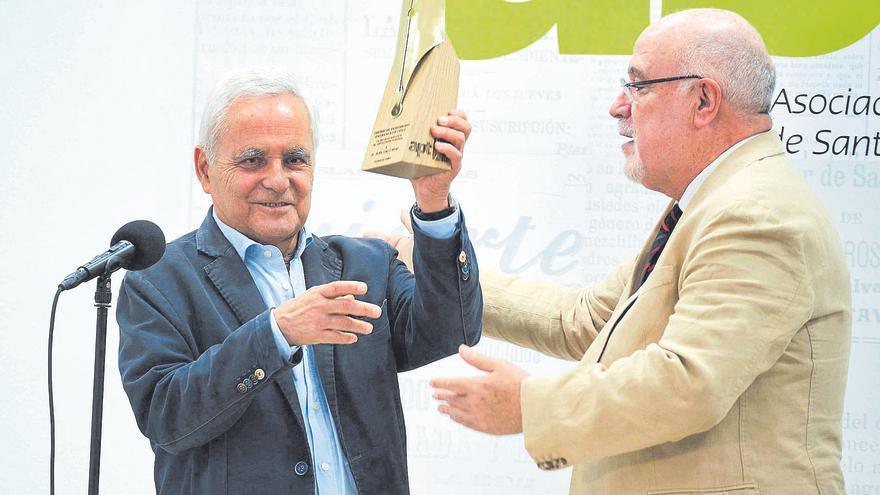 Juan Cruz recoge el Patricio Estévanez con un alegato a favor de la profesión