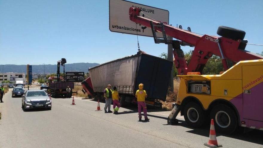 Un conductor indispuesto se sale de la carretera en Guadalupe