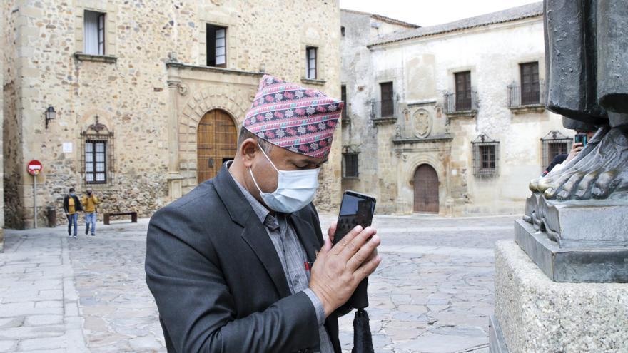 Hoy sacralizan el cerro Arropé, donde prevén el templo budista El