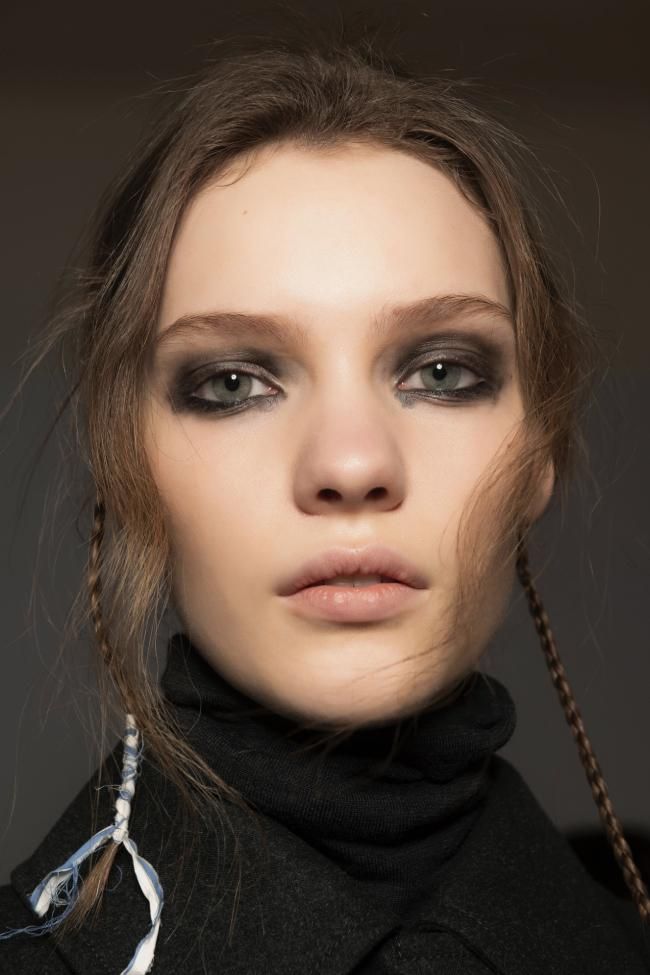 Minitrenzas combinadas con recogido en Max Mara