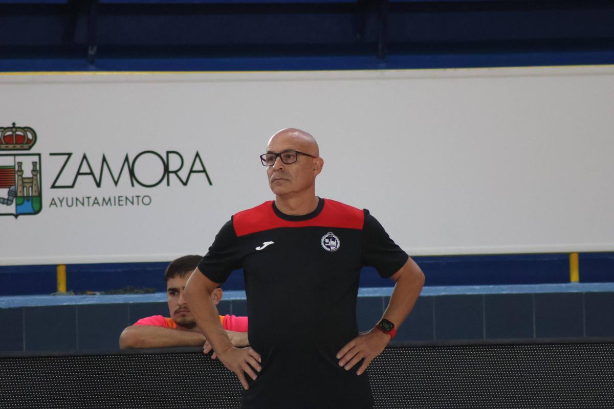Juanito, entrenador del River Zamora