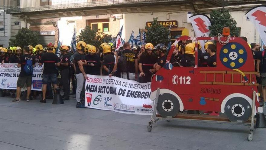 Los bomberos del Consorcio, en una manifestación en València contra este reglamento el pasado año en València