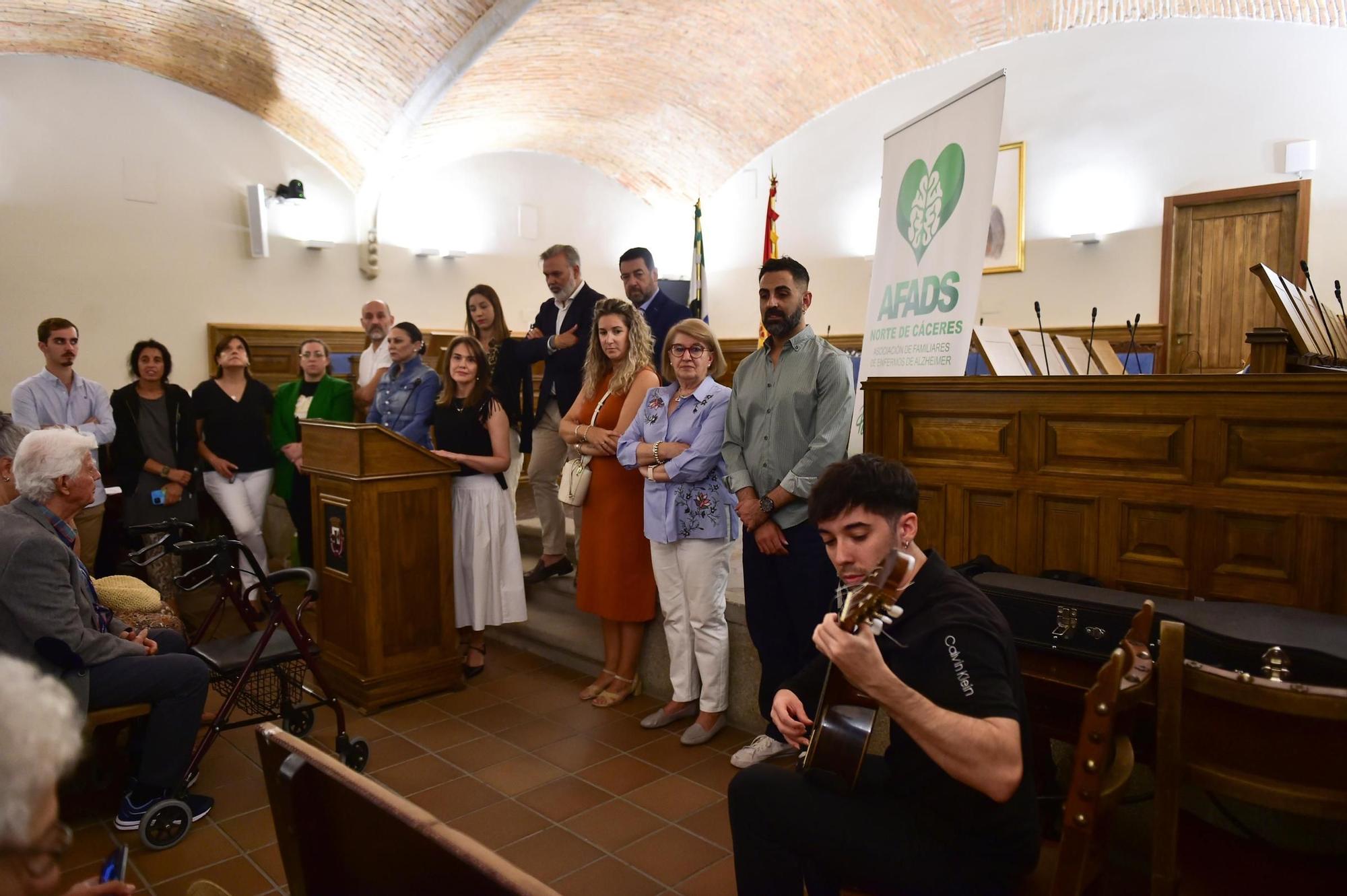 FOTOGALERÍA |  Emotivo acto en Plasencia por el Día Mundial del Alzhéimer