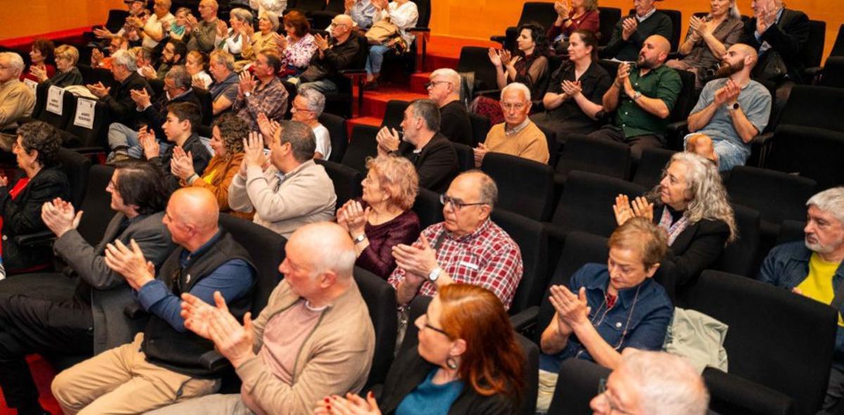 Público asistente á homenaxe. | FDV