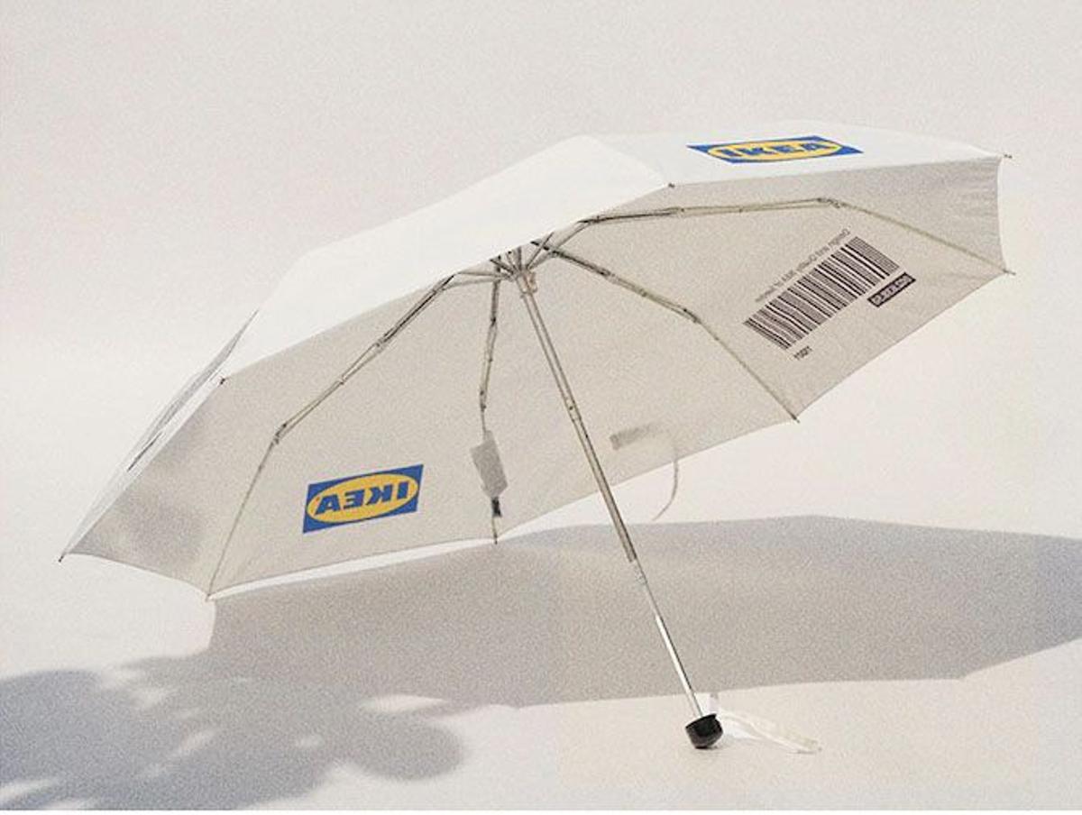 Paraguas blanco con logo de Ikea