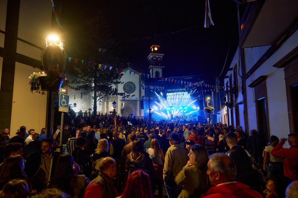 Música, baile y participación ciudadana protagonizan la Noche Latina de las fiestas de Moya.