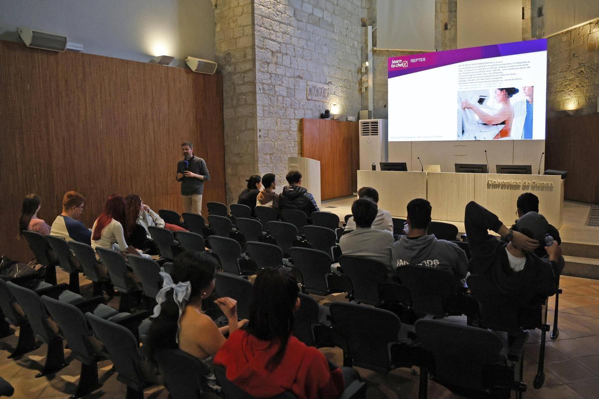 Estudiants de Global Studies de la UdG participen aquest dimarts en el taller contra la desinformació impartit per Learn to Check.