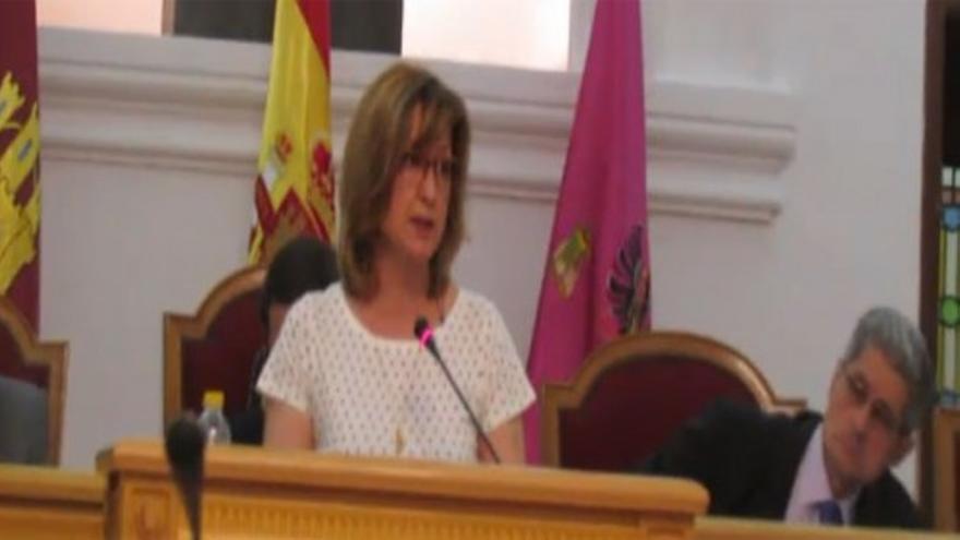 Concejales del PP se van en la intervención de la madre de una niña con cáncer