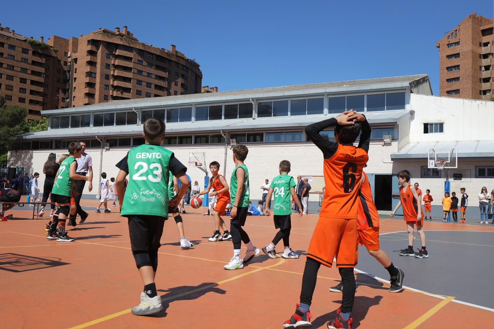 En imágenes | El XXI torneo de baloncesto Doctor Azúa congrega a 1.200 participantes