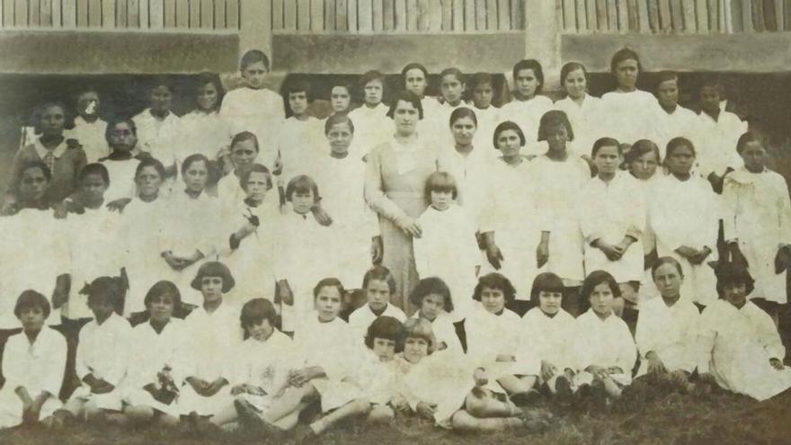 El eco de la tiza y la libertad: Carracedo, en Caldas, rescata del olvido a sus maestros represaliados