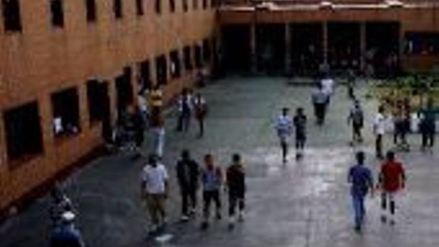 Denuncian la llegada masiva de presos a cárceles extremeñas