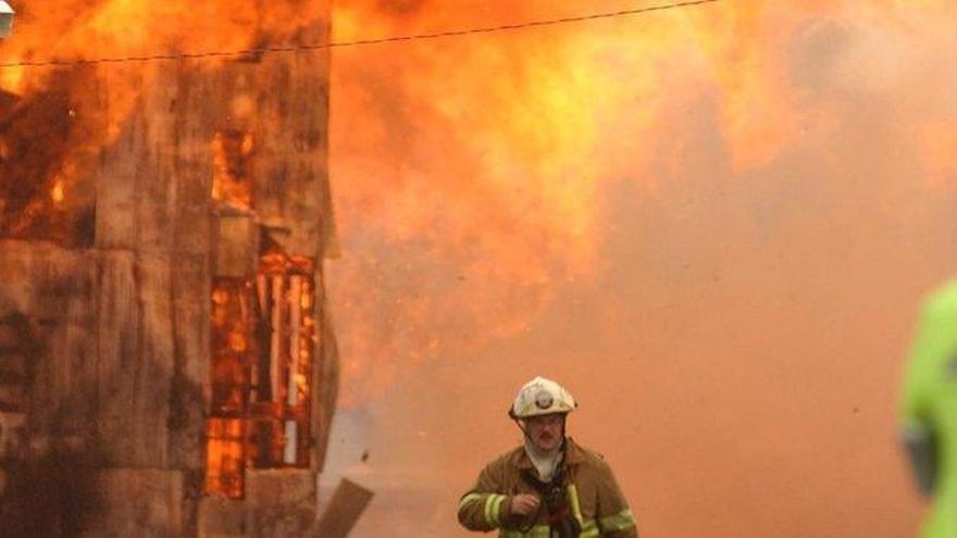 Un incendio quema dos almacenes con más de 40.000 barriles de burbon Jim Beam