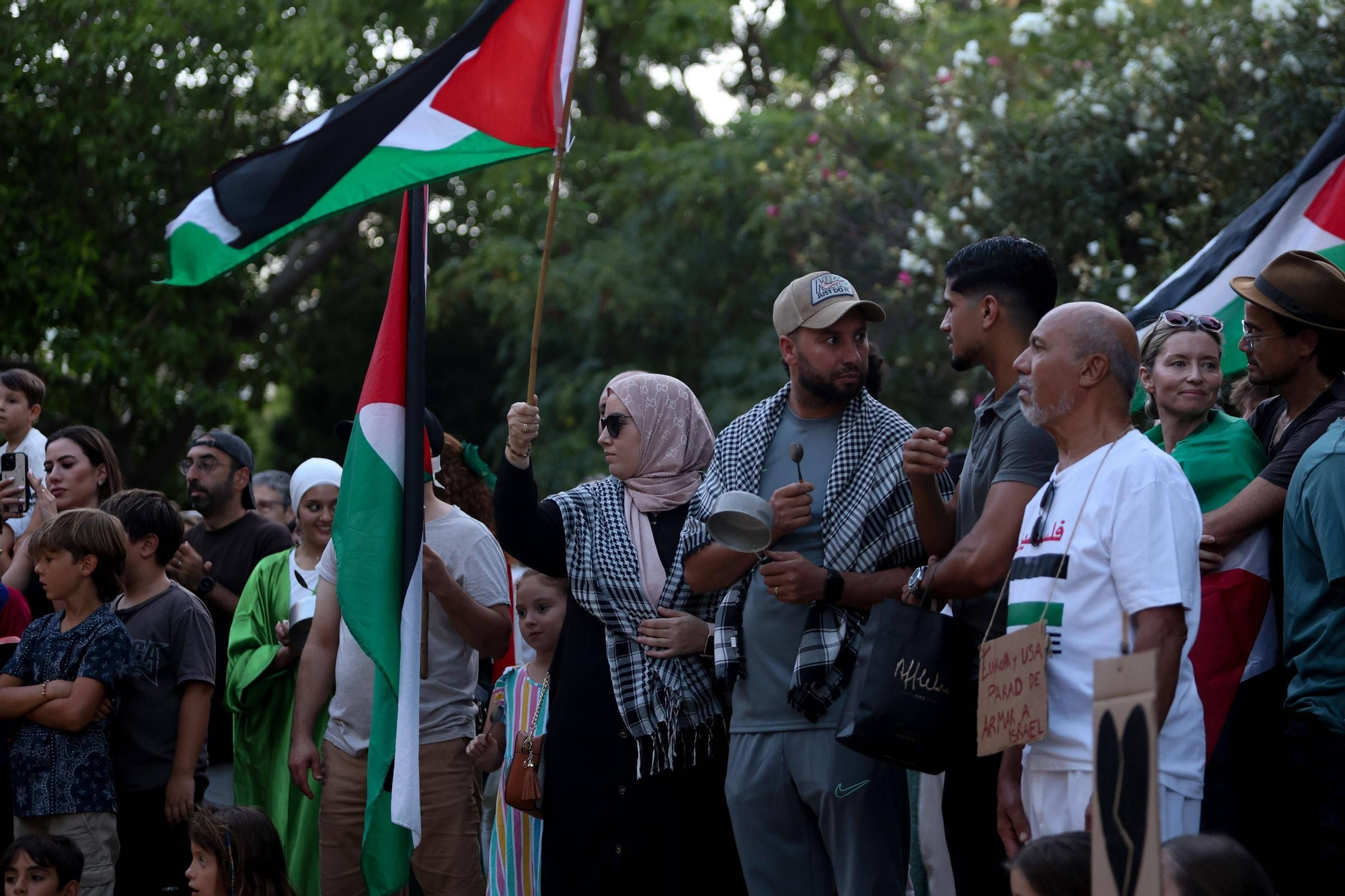 Concentración/Cacerolada convocada por la Plataforma de Solidaridad con el Pueblo Palestino bajo el lema Stop Holocausto Palestino